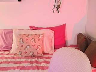 lily-evanss's CamSoda show and profile