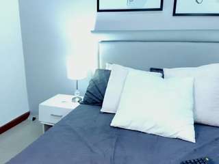 Live webcam model mili-moon on Soda Cams