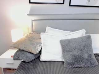 Live webcam model mili-moon on Soda Cams