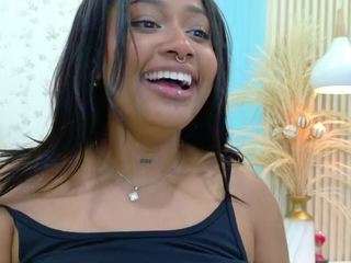 beatzie's CamSoda show and profile