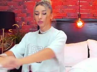 christynaross webcam