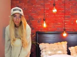 christynaross's CamSoda show and profile