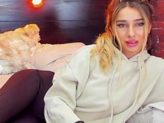 christynaross webcam model