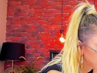 Live webcam model christynaross on Soda Cams