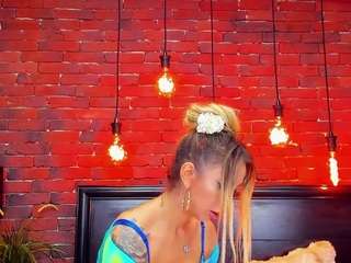 christynaross webcam