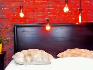 Live webcam model christynaross on Soda Cams