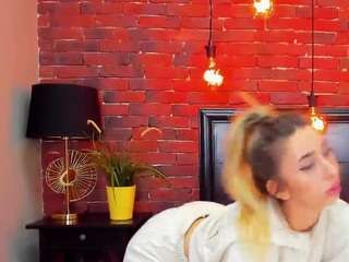 christynaross webcam