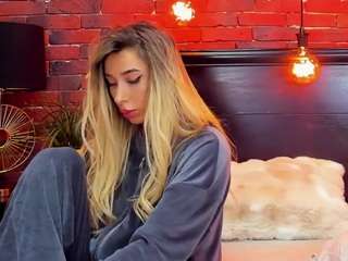 christynaross webcam