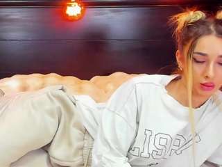 Live webcam model christynaross on Soda Cams