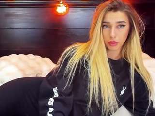 christynaross webcam