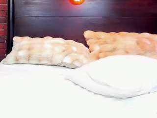 christynaross webcam