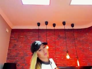 christynaross webcam