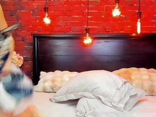 Live webcam model christynaross on Soda Cams