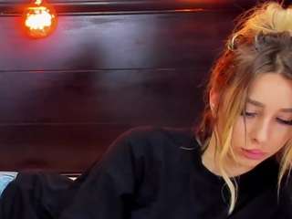 christynaross webcam