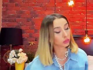 Ця модель зараз онлайн. christynaross