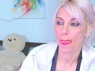 misslara123's CamSoda show and profile