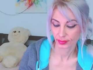 misslara123's CamSoda show and profile