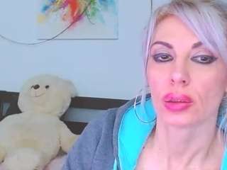 misslara123's CamSoda show and profile