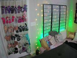 Female Web Cam camsoda voyeurcam-sheenarose-01