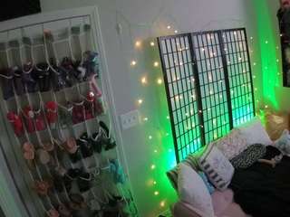 Voyeur House T camsoda voyeurcam-sheenarose-01