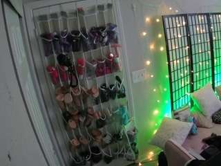 Voyeu House camsoda voyeurcam-sheenarose-01