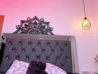 ammy-vond from CamSoda is Freechat