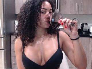 jazminlareina Live Webcam on CamSoda