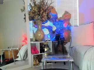 Live webcam model classy4uuuu on Soda Cams