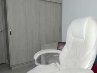 hairy pussy teen 18+