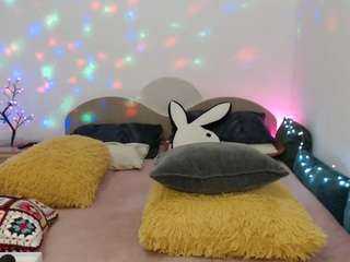 karinahotgirl webcam model