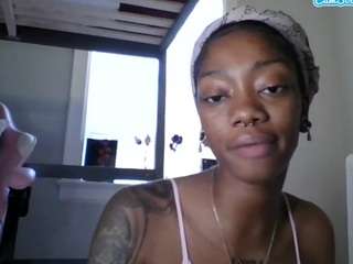 Live webcam model princesspyt on Soda Cams