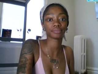 Live webcam model princesspyt on Soda Cams