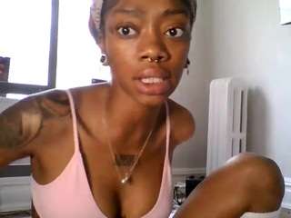 Live webcam model princesspyt on Soda Cams