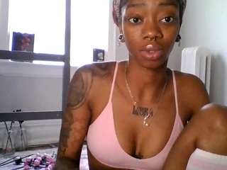 Live webcam model princesspyt on Soda Cams