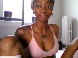 Live webcam model princesspyt on Soda Cams