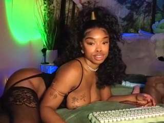 Live webcam model lovely-brown94 on Soda Cams