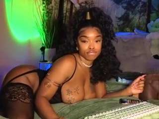 Live webcam model lovely-brown94 on Soda Cams