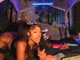 Live webcam model lovely-brown94 on Soda Cams