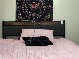 xzoexx from CamSoda is Away