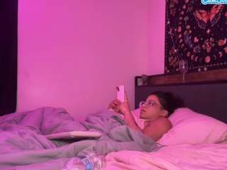 xzoexx's CamSoda show and profile