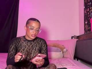 xzoexx's CamSoda show and profile