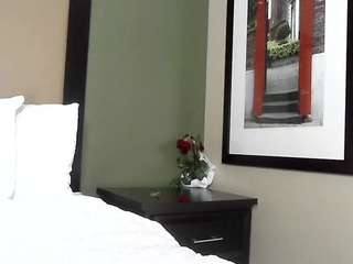 tastethepeach webcam