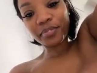 tastethepeach's CamSoda show and profile