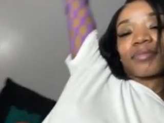 tastethepeach's CamSoda show and profile