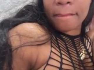 Live webcam model tastethepeach on Soda Cams