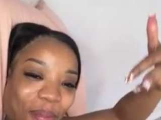 tastethepeach's CamSoda show and profile