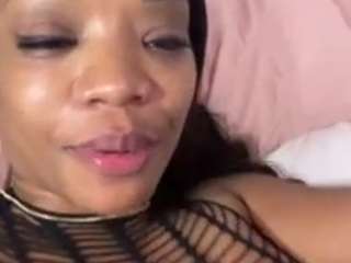 tastethepeach webcam