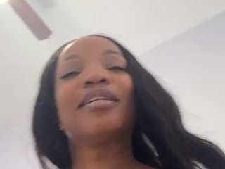 Live webcam model tastethepeach on Soda Cams