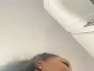 tastethepeach webcam