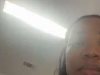 Live webcam model tastethepeach on Soda Cams